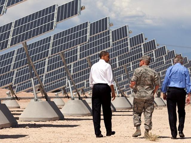 US-Präsident Obama auf dem Weg zu mehr Solarenergie. (Foto: © Pete Souza / U.S. federal government, wikipedia.commons)