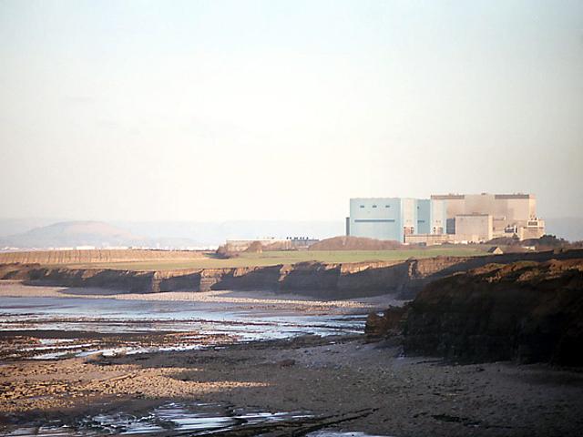 Das Britische Atomprojekt Hinkley Point C entwickelt sich rasant zu einer immer größeren Kostenfalle. Die insgesamt anfallenden Laufzeitkosten werden durch die Regierung inzwischen auf 43 Milliarden Euro geschätzt. (Foto: © Richard Baker, geograph.org