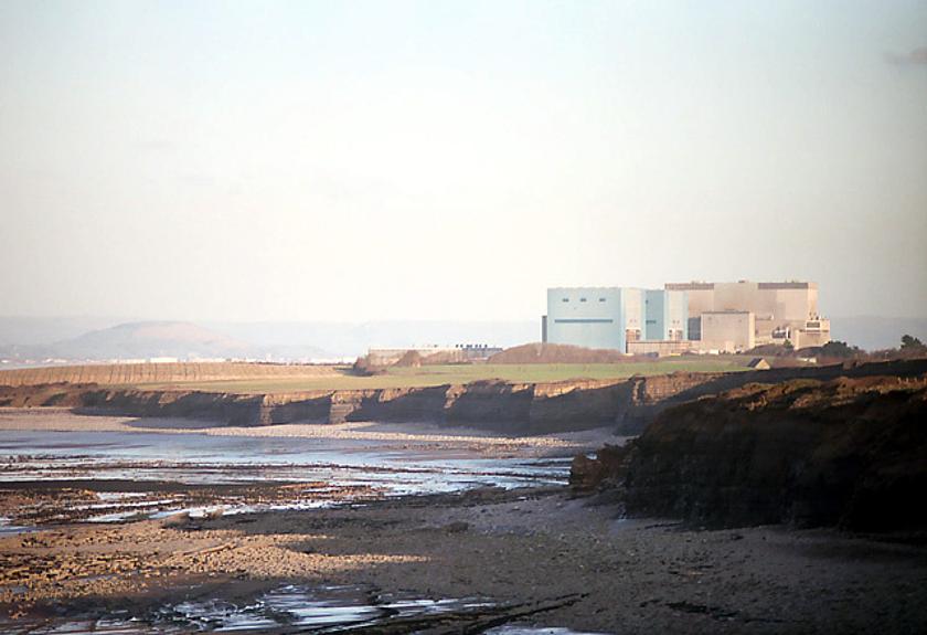 Das Britische Atomprojekt Hinkley Point C entwickelt sich rasant zu einer immer größeren Kostenfalle. Die insgesamt anfallenden Laufzeitkosten werden durch die Regierung inzwischen auf 43 Milliarden Euro geschätzt. (Foto: © Richard Baker, geograph.org