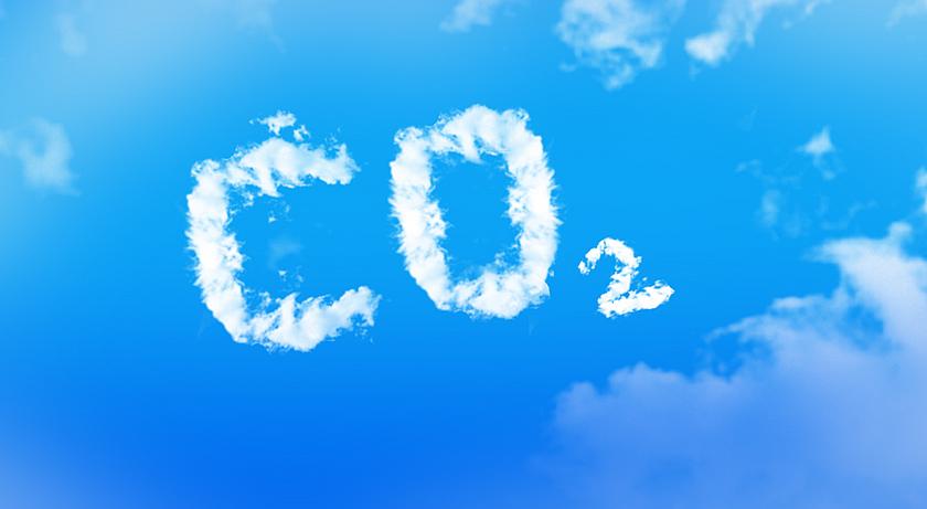 Himmel mit Wolken in Form von Buchstaben CO22