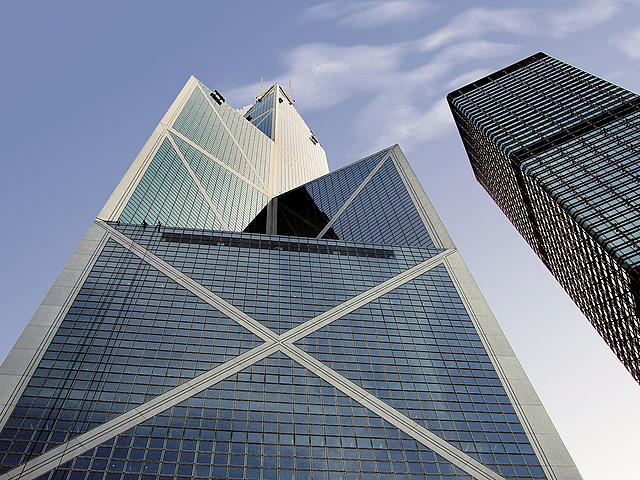 Foto: Bild zweier Wolkenkratzer.