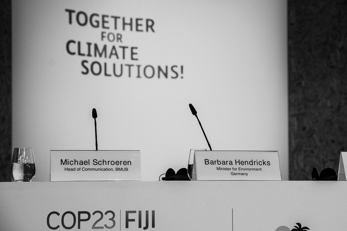 Deutschland wird auf der Bonner Klimakonferenz vom Bundesumweltministerium vertreten, die scheidende Ministerin Barbara Hendricks bemüht sich auf den letzten Metern ihrer Amtszeit einen guten Abschluss zu erreichen. (Foto: © <a href="https://www.flickr.com/photos/bmub/38354180702/">BMUB/Sascha Hilgers</a>)