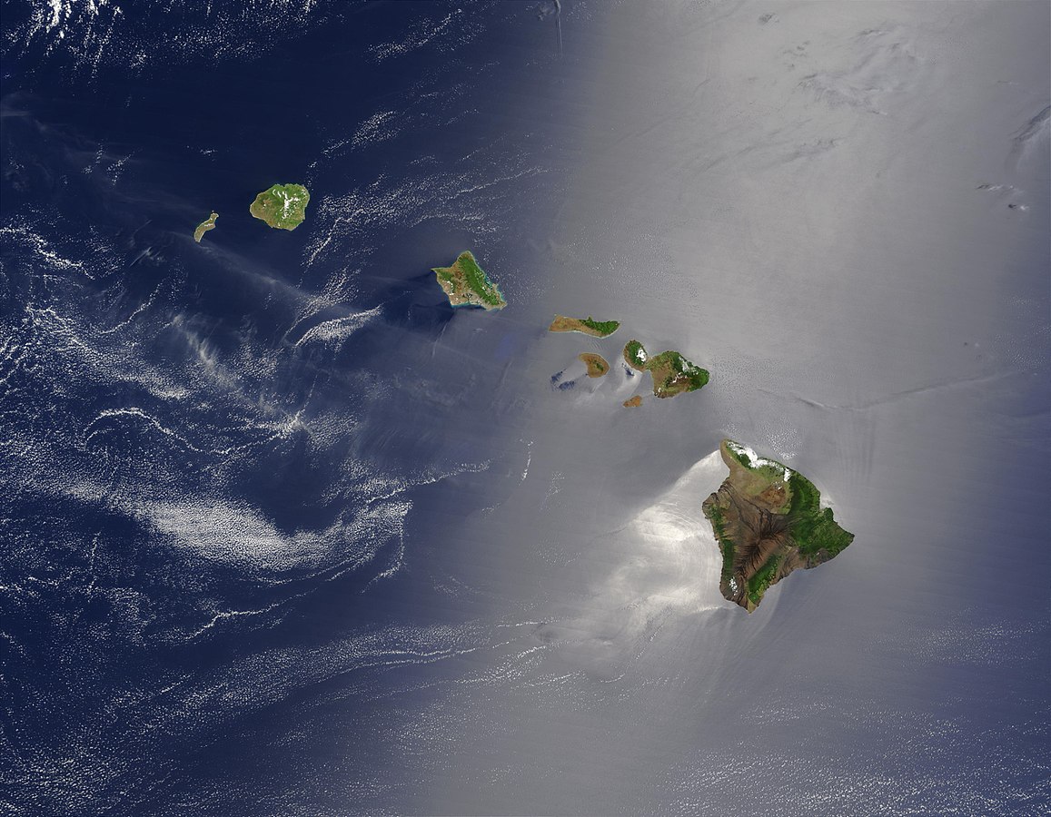 Satellitenbild der acht größten Inseln Hawaiis.